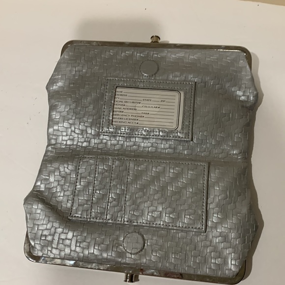 Clutch - Picture 2 of 12